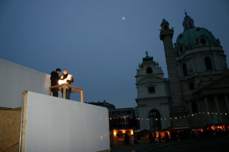 2007: sehr feucht & windig - die ersten Lesungen am Weihnachtsmarkit am Karlsplatz